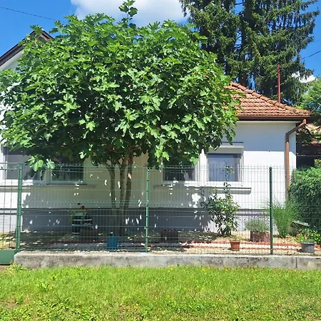 La Casita Vendeghaz Tatil Evi Eğri