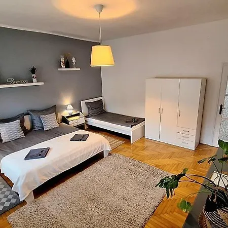 La Casita Vendeghaz Eğri